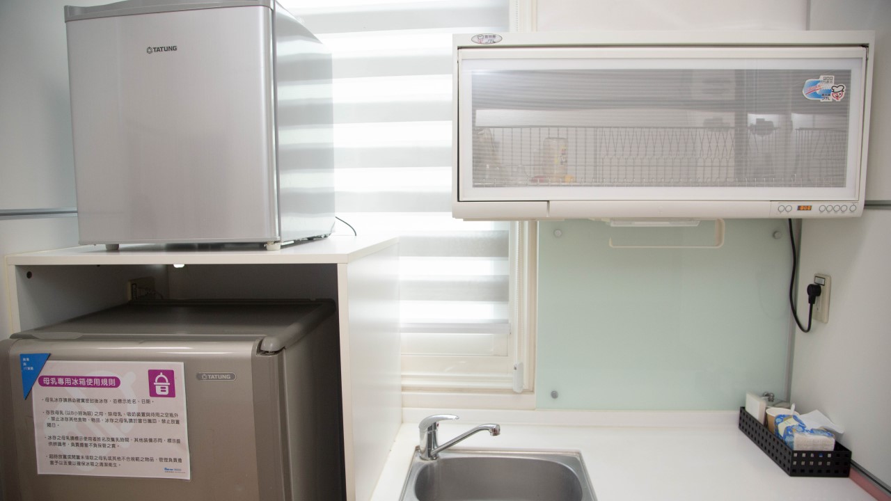 Breastfeeding room- Refrigerators and washing appliances for breast milk